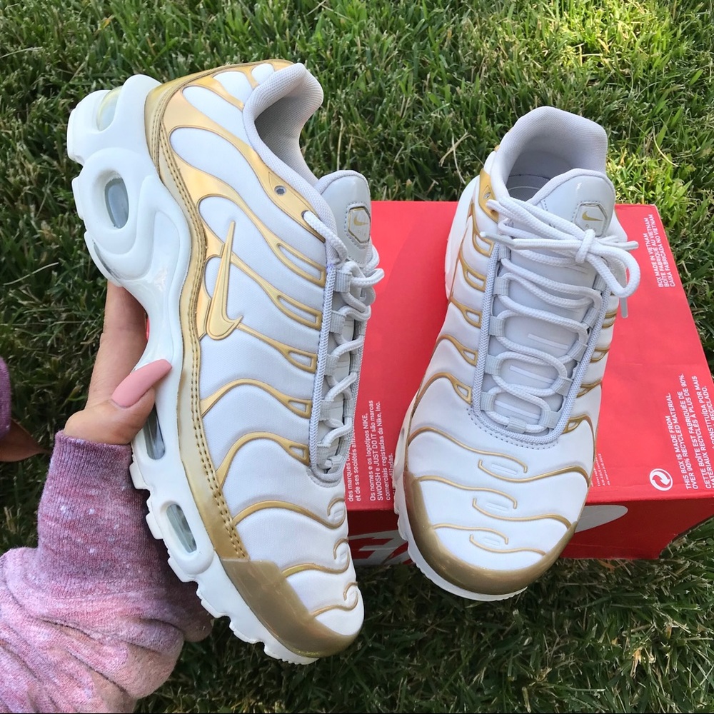 NWOB NIKE AIR MAX PLUS WOMENS SIZE 7.5 - Picture 5 of 11